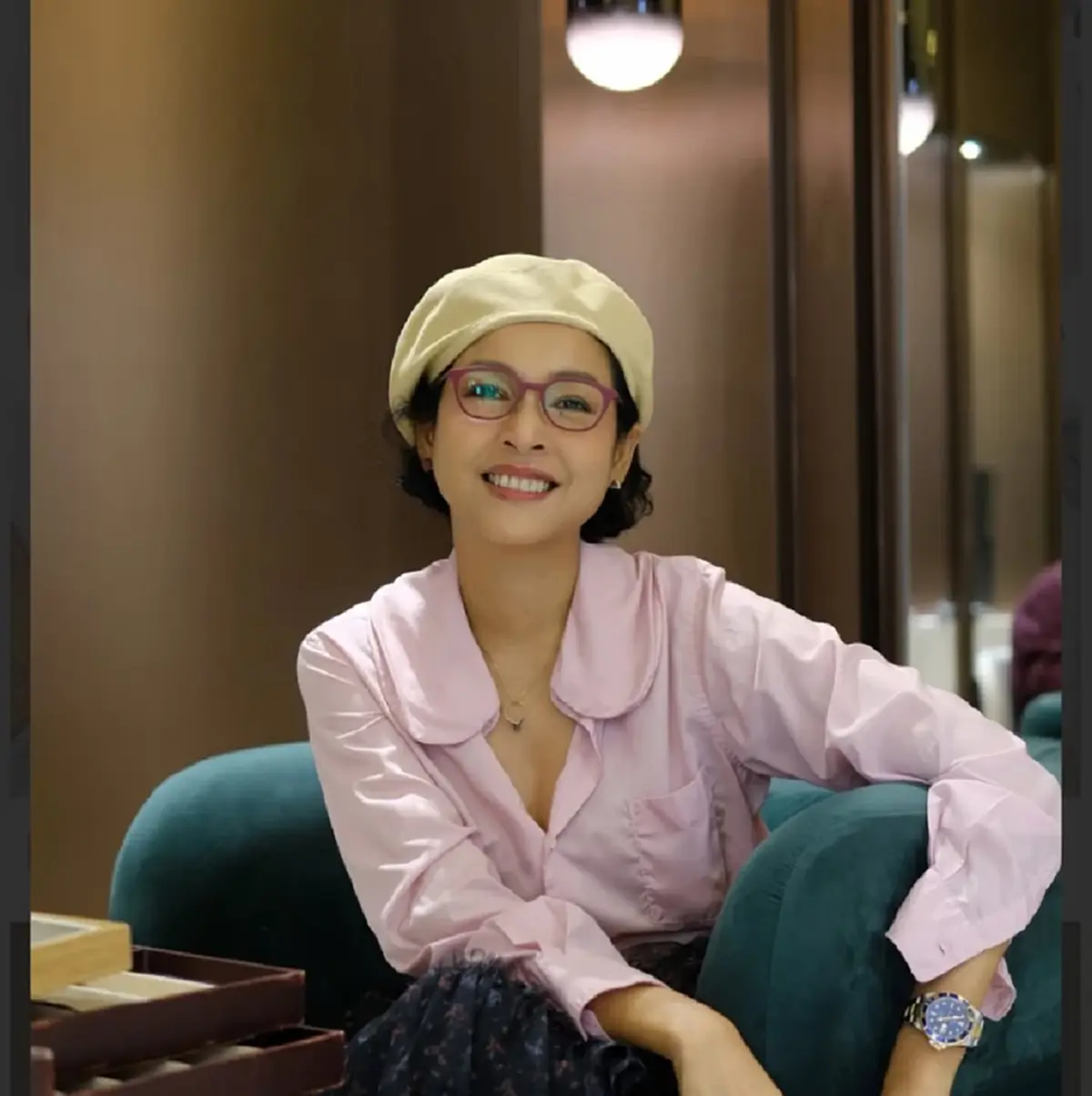 เคราะห์ซ้ำอีก หน่อย บุษกร เพิ่งผ่าตา โดนประตูกระจก 20 กก. ตกใส่หัว