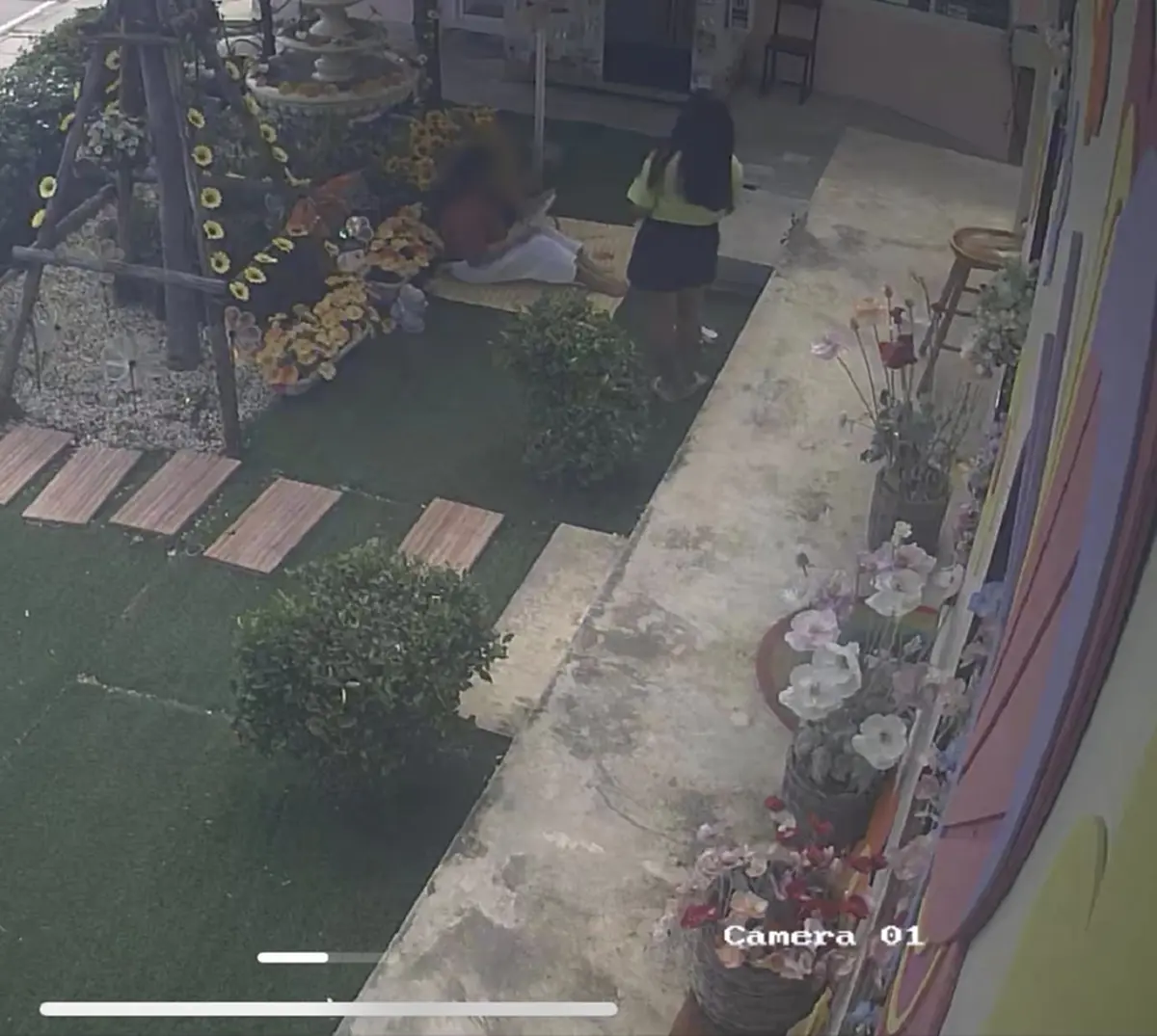 ร้านคาเฟ่ โอดเจอ 2 ลูกค้าสาว ถ่ายรูปรอบร้าน ไม่สั่งสักออเดอร์