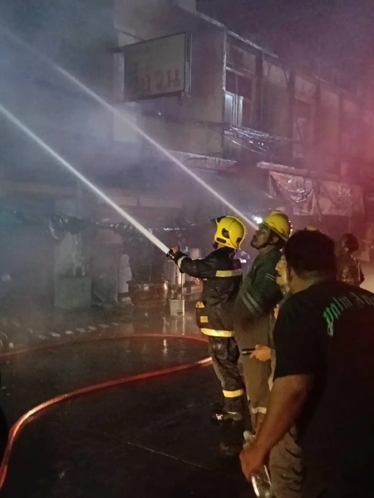 ไฟไหม้โรงแรมเก่าแก่สระบุรี อายุกว่า 50 ปี เผาวอดทั้งตึก