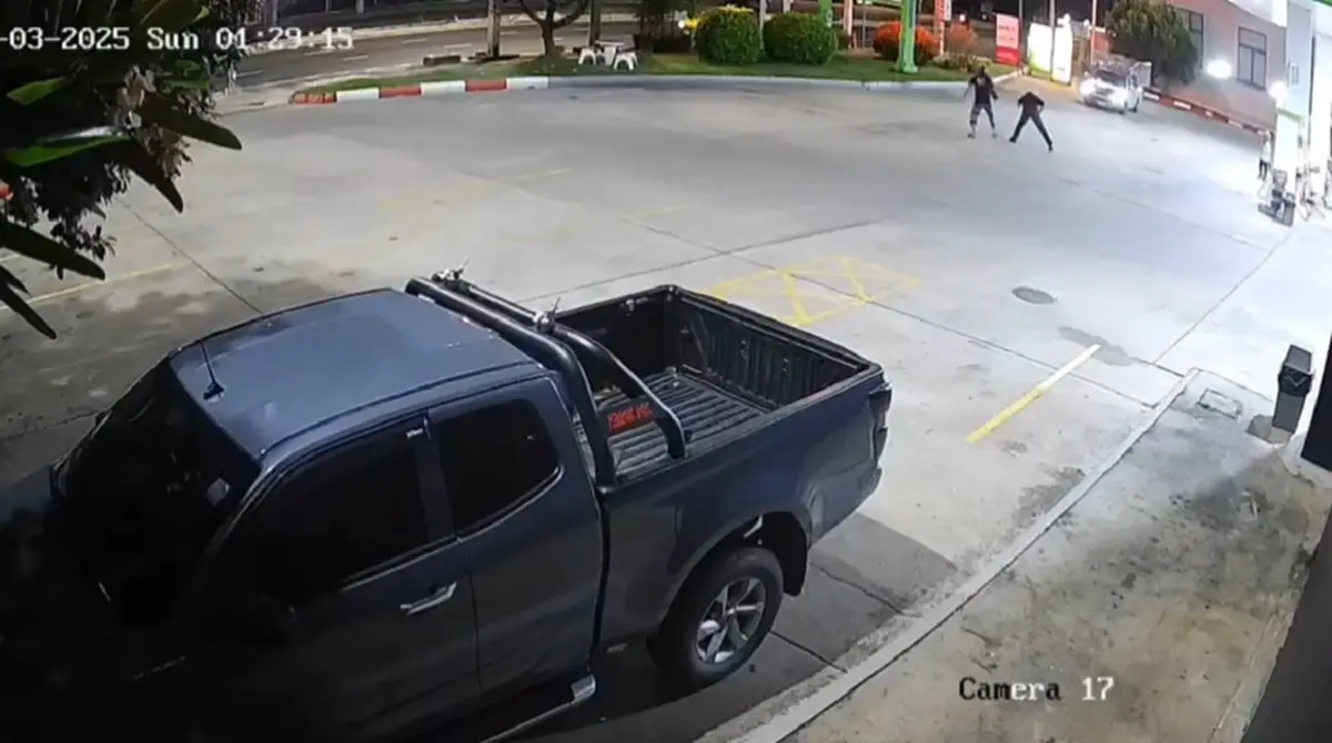 คลิปอีกมุม เกิดอะไรขึ้น "เป๊ก ผลิตโชค" ก่อนถูกฟันล้มฟุบคาปั๊ม