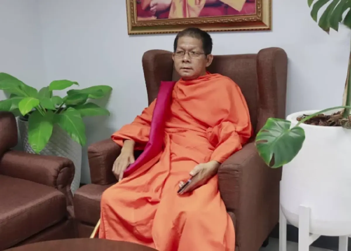 "พระนิทัศน์" คู่กรณี เจ้าอาวาสวัดม่วง ถูกนำตัวส่งไอซียู