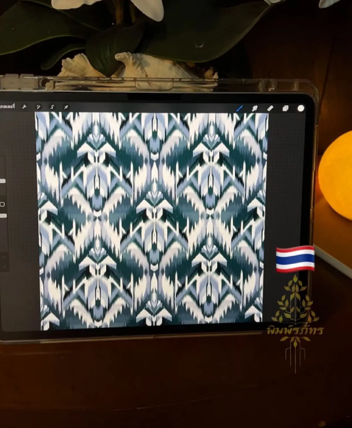 ว้าวมาก แปลง"กริพเพน"เป็นลายผ้าไหมสุรินทร์ ตัดเป็นชุดไทย