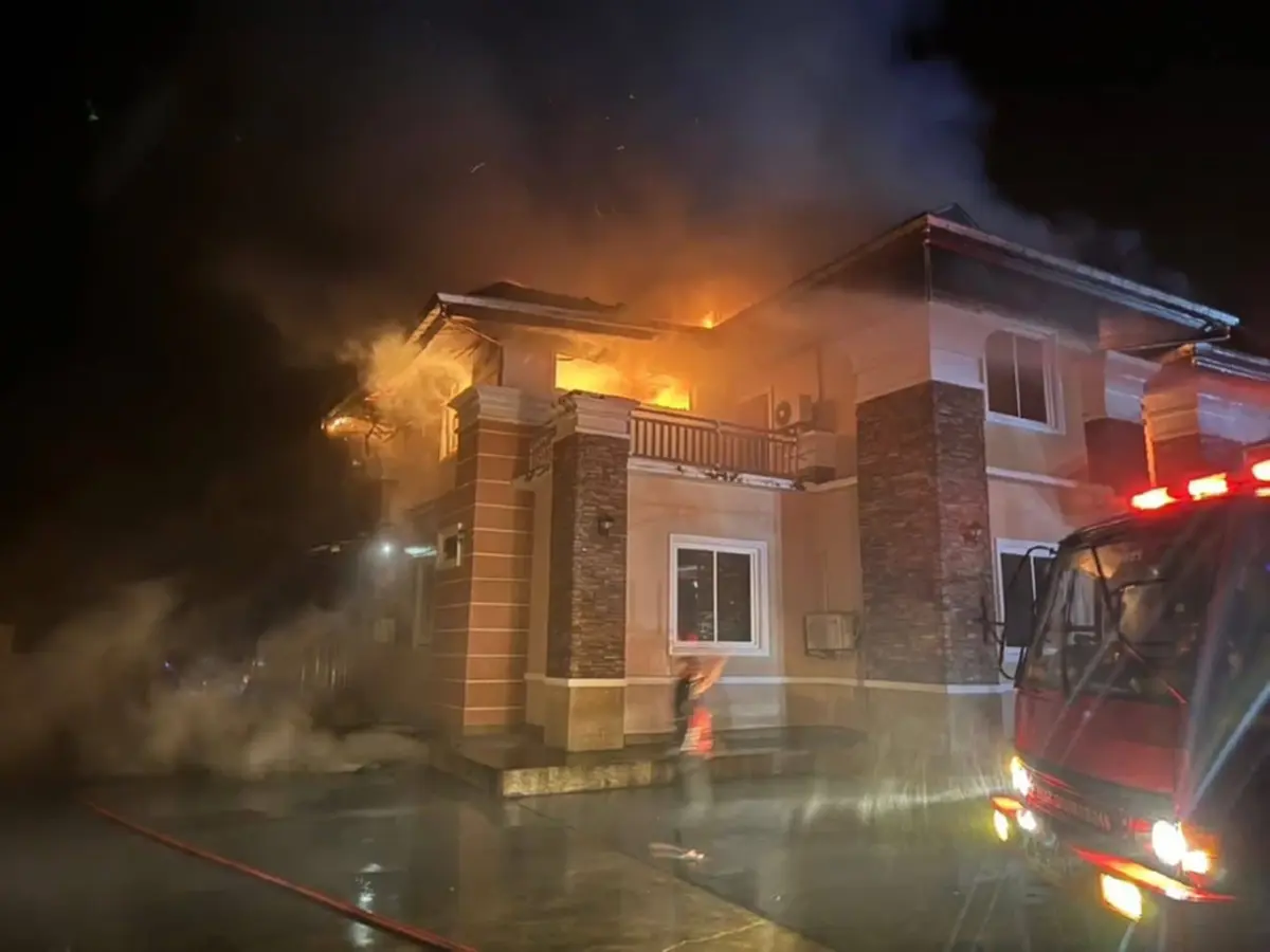 ไฟไหม้บ้านหรูนายแพทย์ดัง กลางเมืองพังงา เผาวอดเสียหายยับ