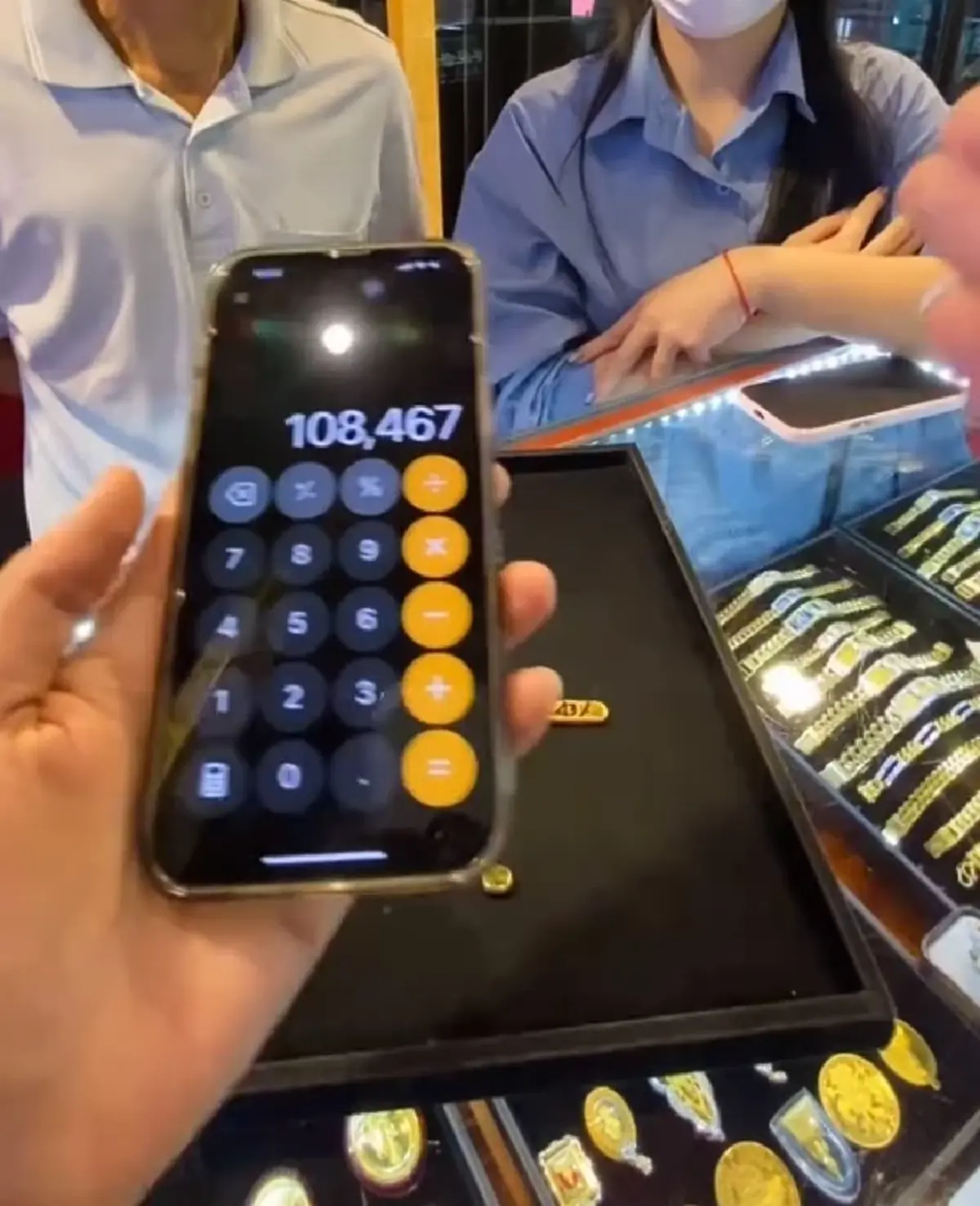 ลูกค้าไฟไหม้บ้าน กู้ซากทองเอามาขาย ตีราคาแล้วถึงกับยกมือไหว้