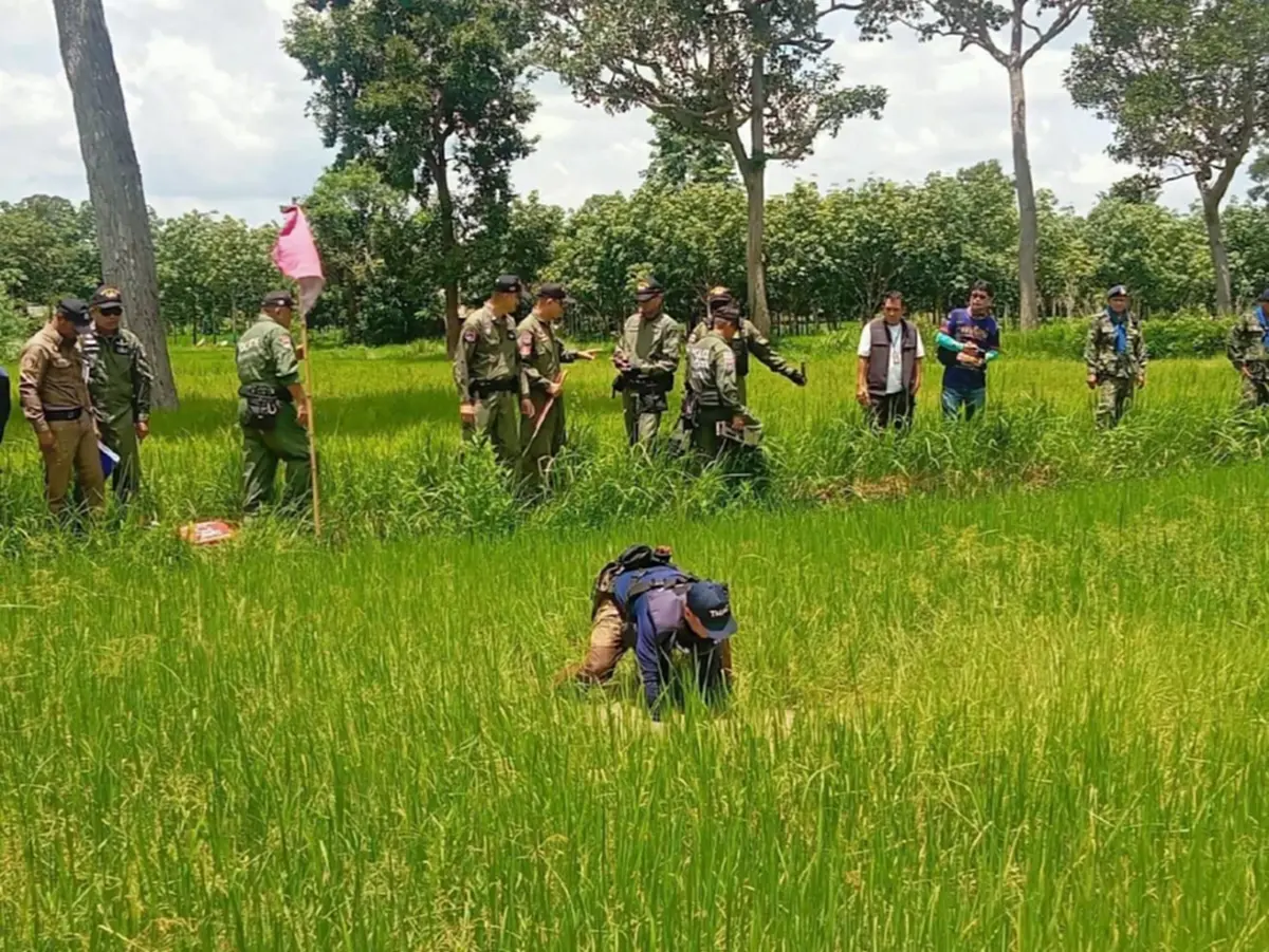 ทหาร-ตำรวจ หน่วย EOD เอ็กซเรย์ ทุกพื้นที่ เร่งเก็บกู้ ลูกจรวด BM 21