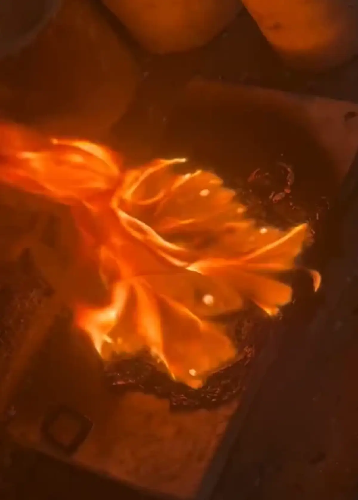 ลูกค้า มากู้ซากทองจากไฟไหม้บ้าน ก่อนรู้มูลค่าหลอมออกมายิ่งตกใจ