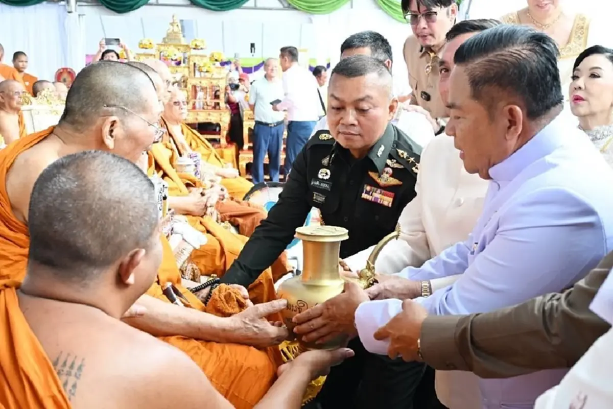 \"เจี๊ยบ อมรัตน์\" ซูฮก แม่ทัพภาค 2 ตัวจริงทหารอาชีพ ไม่ยุ่งการเมือง