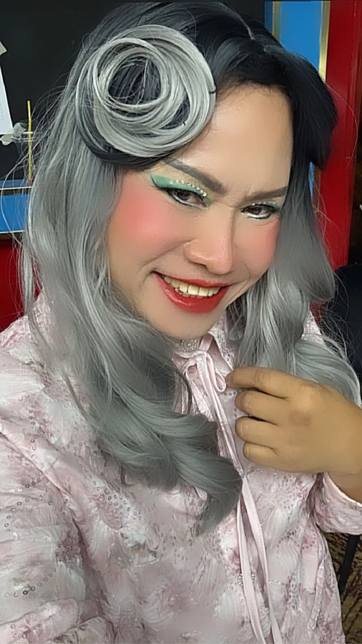 ลูกทุ่งดัง มนต์สิทธิ์ คำสร้อย ล้วงไหจับลูกปิงปอง ได้เลขสวย