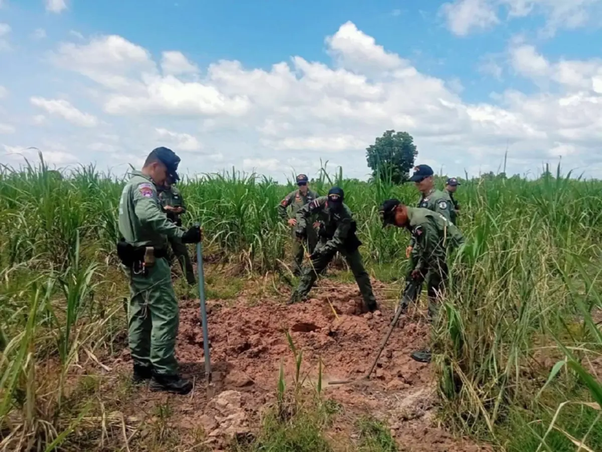 ทหาร-ตำรวจ หน่วย EOD เอ็กซเรย์ ทุกพื้นที่ เร่งเก็บกู้ ลูกจรวด BM 21