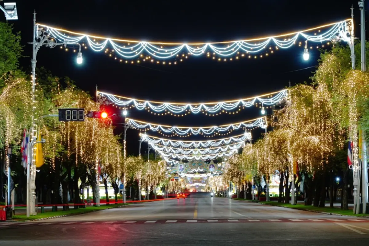 MEA เชิญชวนชมไฟประดับ เนื่องในโอกาสวันเฉลิมพระชนมพรรษา พระบรมราชชนนีพันปีหลวง