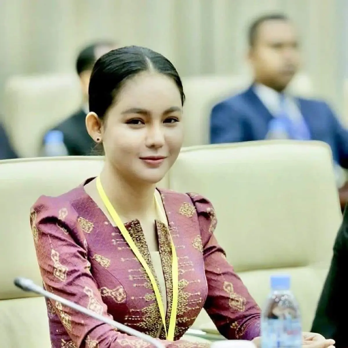 เปิดโพสต์ "ธี โสวันทา" รัวสเตตัสยับ หลังถูก "ฮุน เซน" ปลดฟ้าผ่า