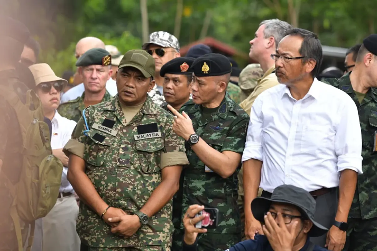 ทบ. นำทูต 23 ประเทศ  ลงพื้นที่ตรวจสอบความเสียหาย รพ.สต. บ้านซำเม็ง