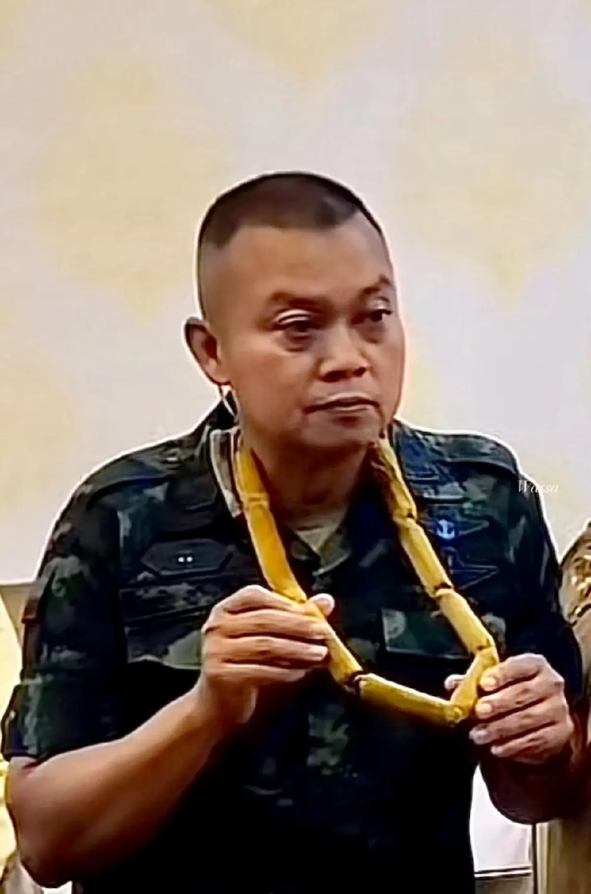 แม่ทัพภาคที่ 2 รับตะกรุด หลวงปู่ศิลา ของคู่กายติดตัวมาตลอดชีวิต