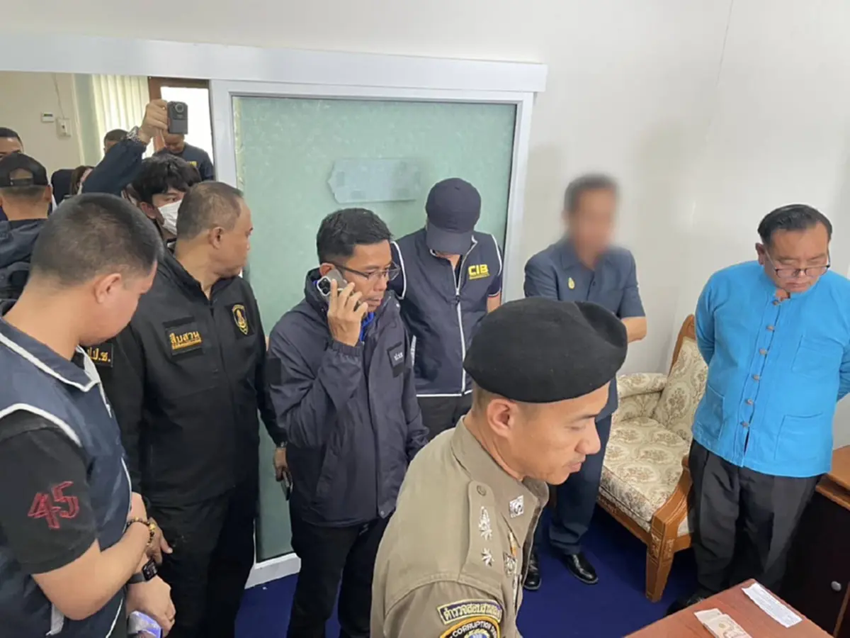 จับคาโต๊ะ ปลัด อบจ.มุกดาหาร ใช้ตำแหน่งรีดเงิน เจอซ้อนแผนรวบ