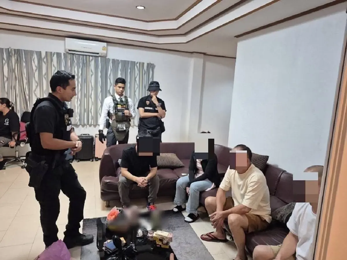 ตร.บุกพูลวิลล่าหรูเมืองพัทยา จับแก๊งจีนเทาไลฟ์สดหนังผู้ใหญ่