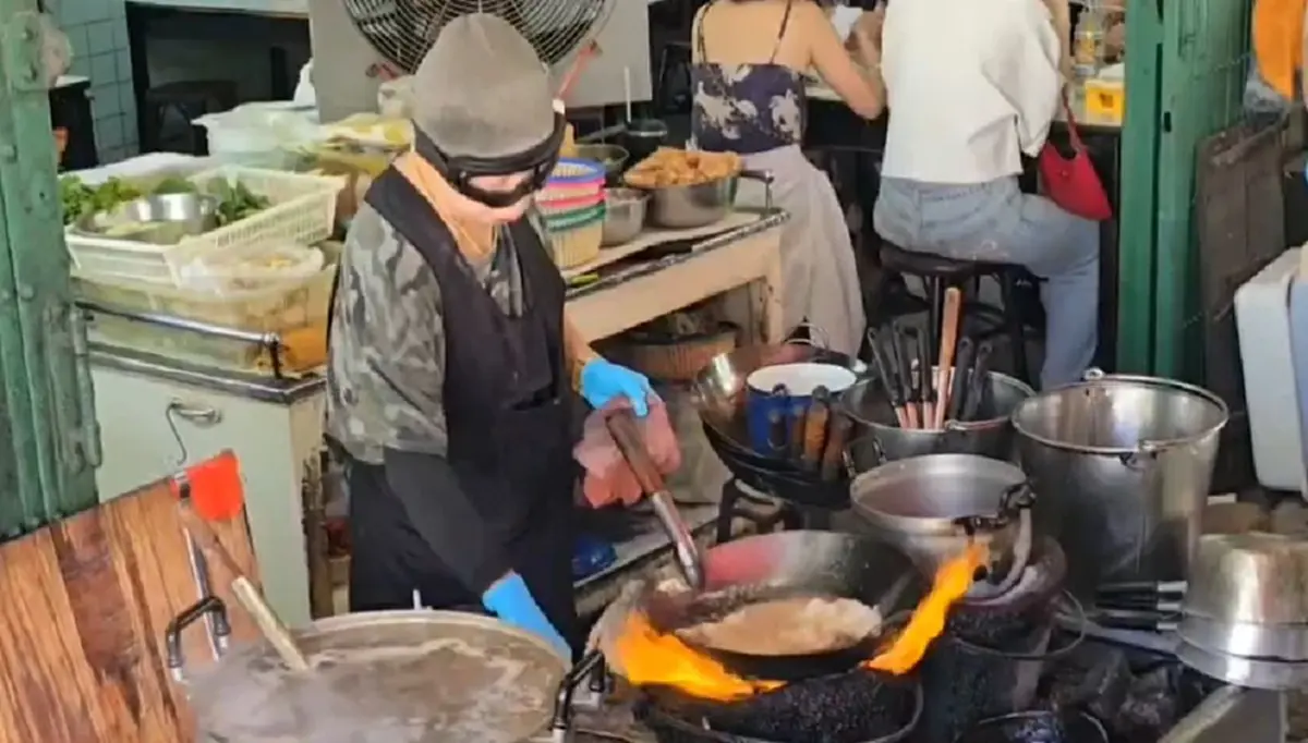 "ร้านเจ๊ไฝ"ไม่รอด สั่งปรับแล้ว เซ่นไข่เจียวปู 4,000 บาท