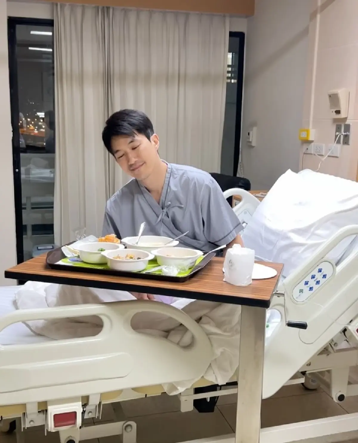 "ไผ่ พาทิศ" แอดมิทด่วนในรอบ 10 ปี "น้ำตาล" หวานใจลากส่งรพ.ด่วน