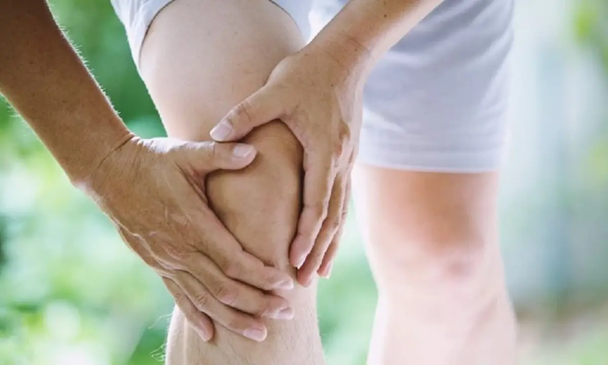 ปวดข้อบ่อย ๆ อย่าชะล่าใจ! 4 สัญญาณโรคเก๊าท์ที่คุณควรรู้