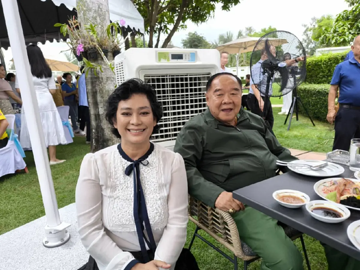 "อุ๊ หฤทัย" โพสต์เชียร์  "ลุงป้อม" เป็นนายกฯ ตื่นเต้นได้ของสะสมสุดล้ำค่า