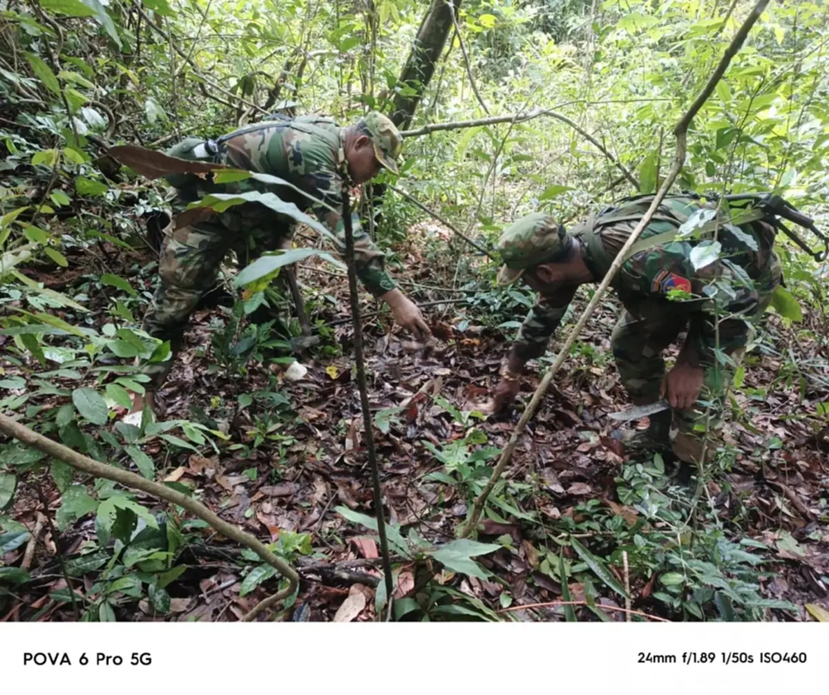 "เขมร"โป๊ะแตก ทิ้งมือถือบนภูมะเขือ ทหารไทยเจอเต็มๆทั้งคลิป-ภาพ