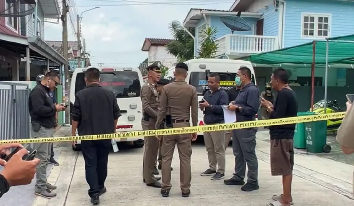 สลดก่อนวันแม่ ลูกชายปลิดชีพแม่วัย73 โบกปูนทับในอ่างอาบน้ำบ้าน