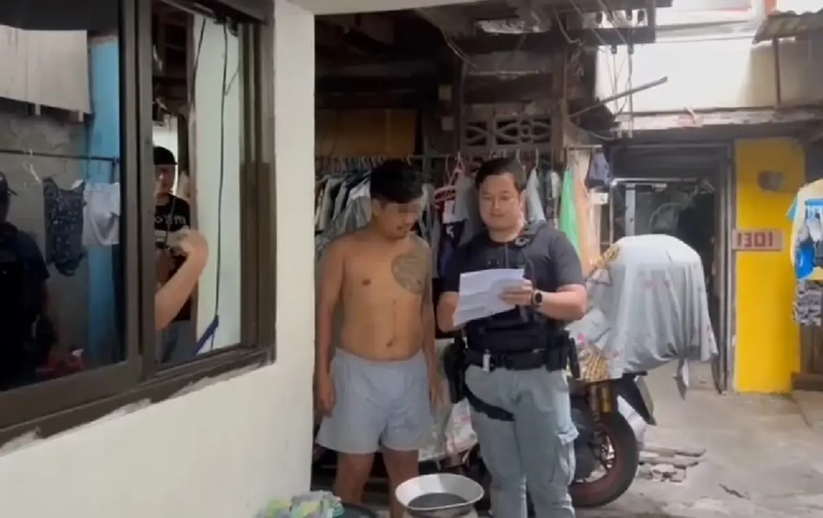 ปิดบัญชี นักรบลายพราง บุกจับคาบ้าน ยึดอาวุธ-กระสุนเพียบ