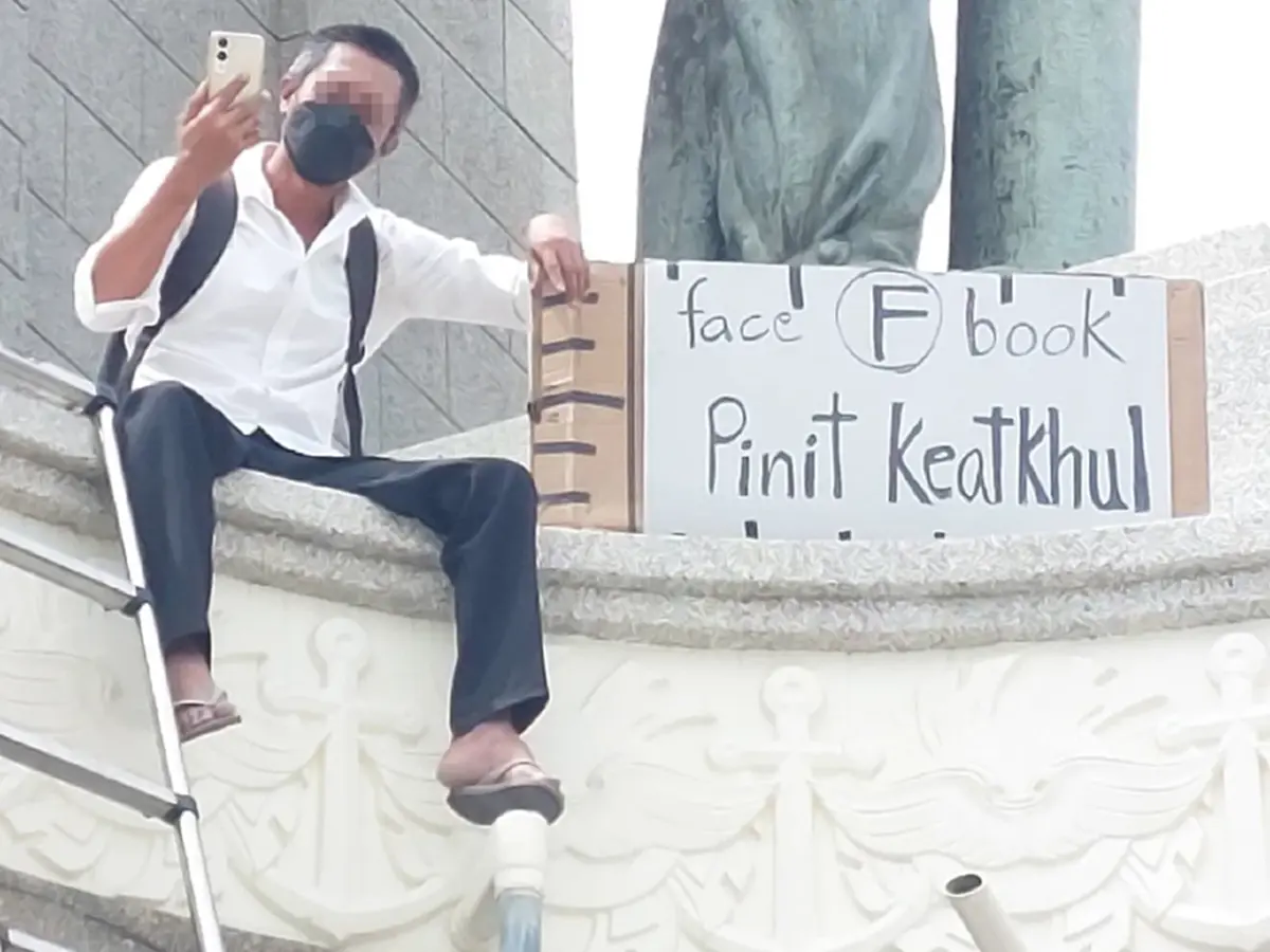 หนุ่มใหญ่ปีนอนุสาวรีย์ชัยฯ ถูกฝังไมโครชิพ มีเสียงในหัวตลอด 13 ปี