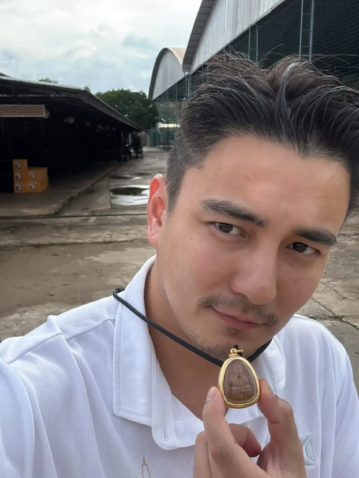 พระเอกดัง โชว์เหรียญหลวงปู่ศิลา ช่วยทหารพรานเหยียบกับระเบิด