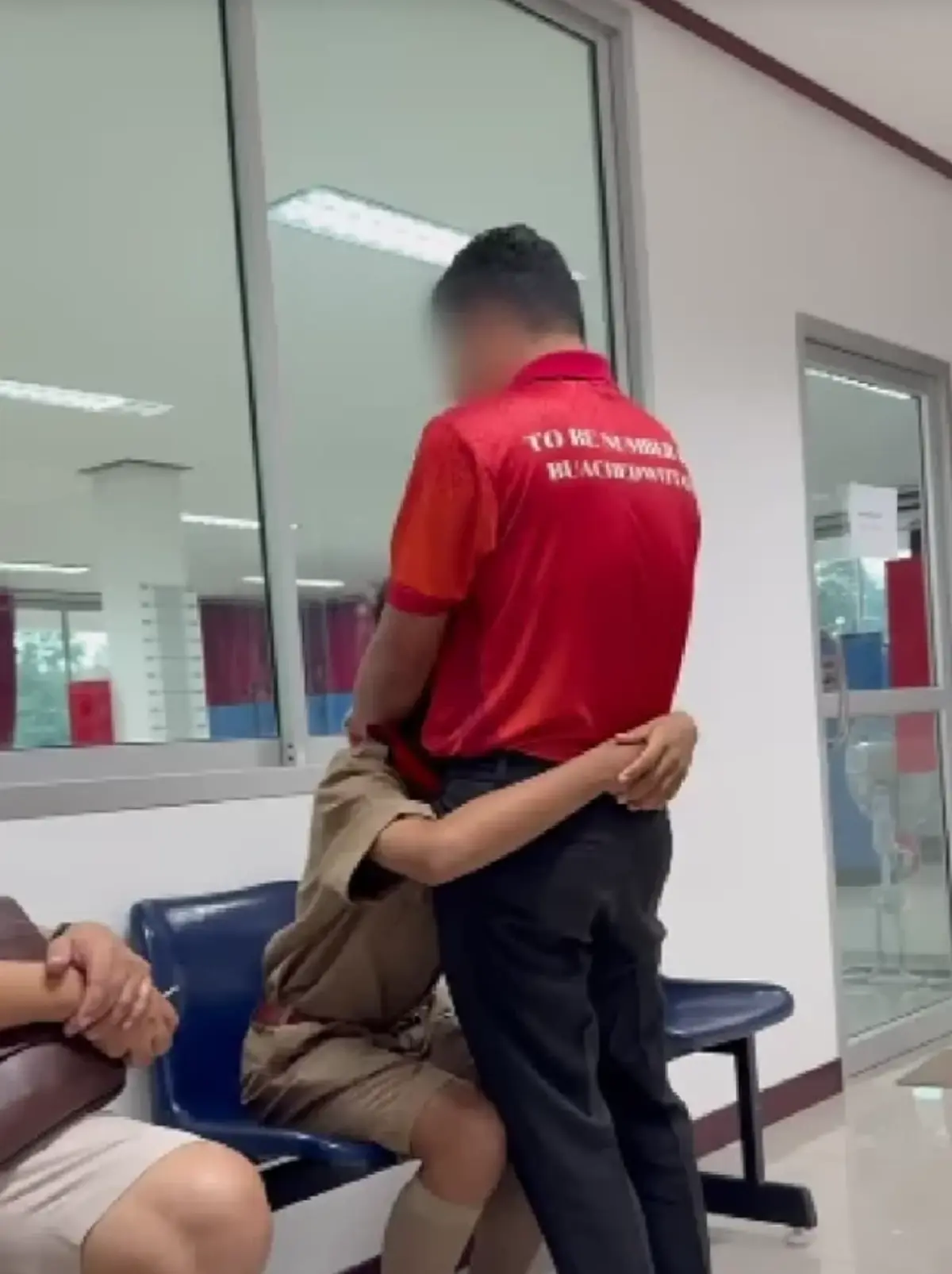 ผู้ใหญ่บ้าน เผยถึงครอบครัว นร. วัย 13 พร้อมเรื่องที่หลายคนไม่รู้