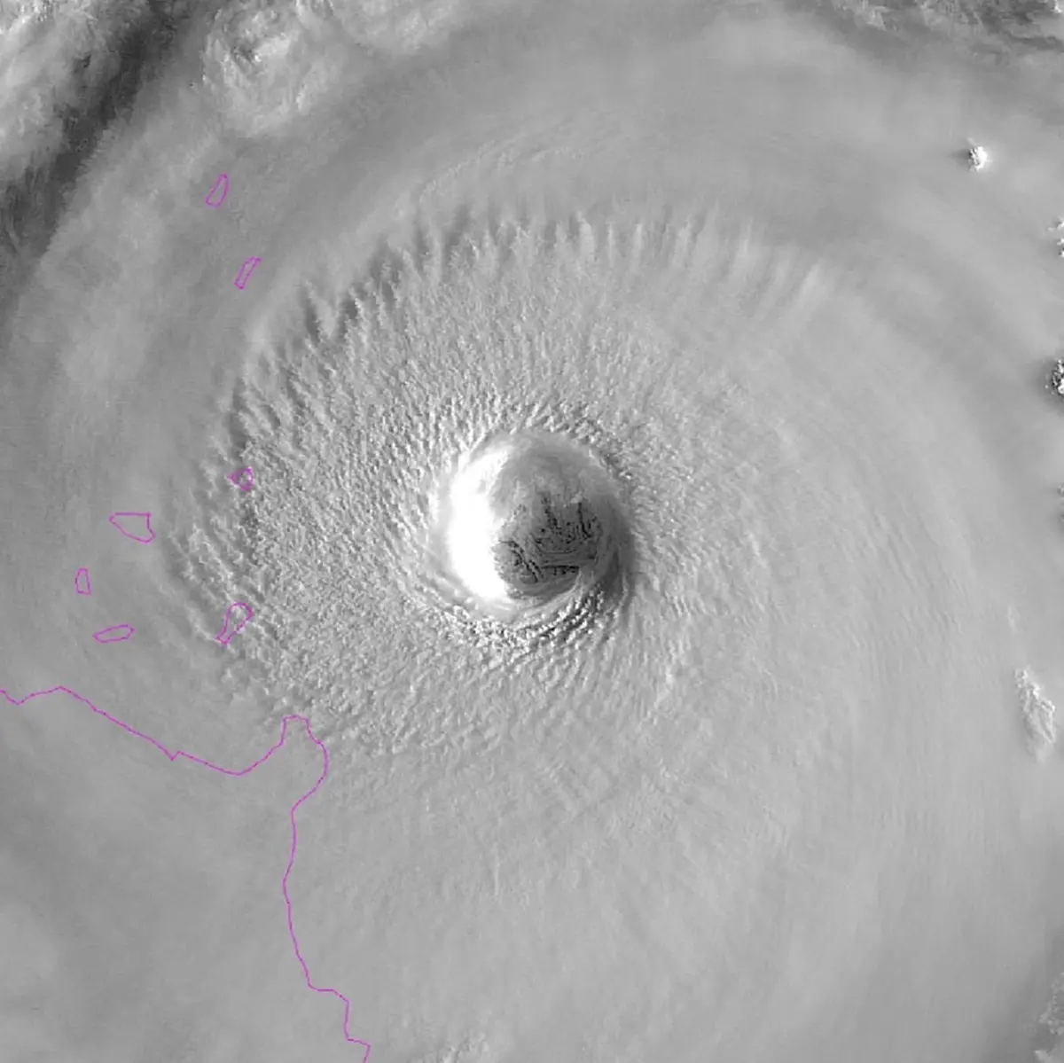 เปิดภาพพายุไต้ฝุ่น"รากาซา"ทวีกำลังเป็น"ซูเปอร์ไต้ฝุ่น"