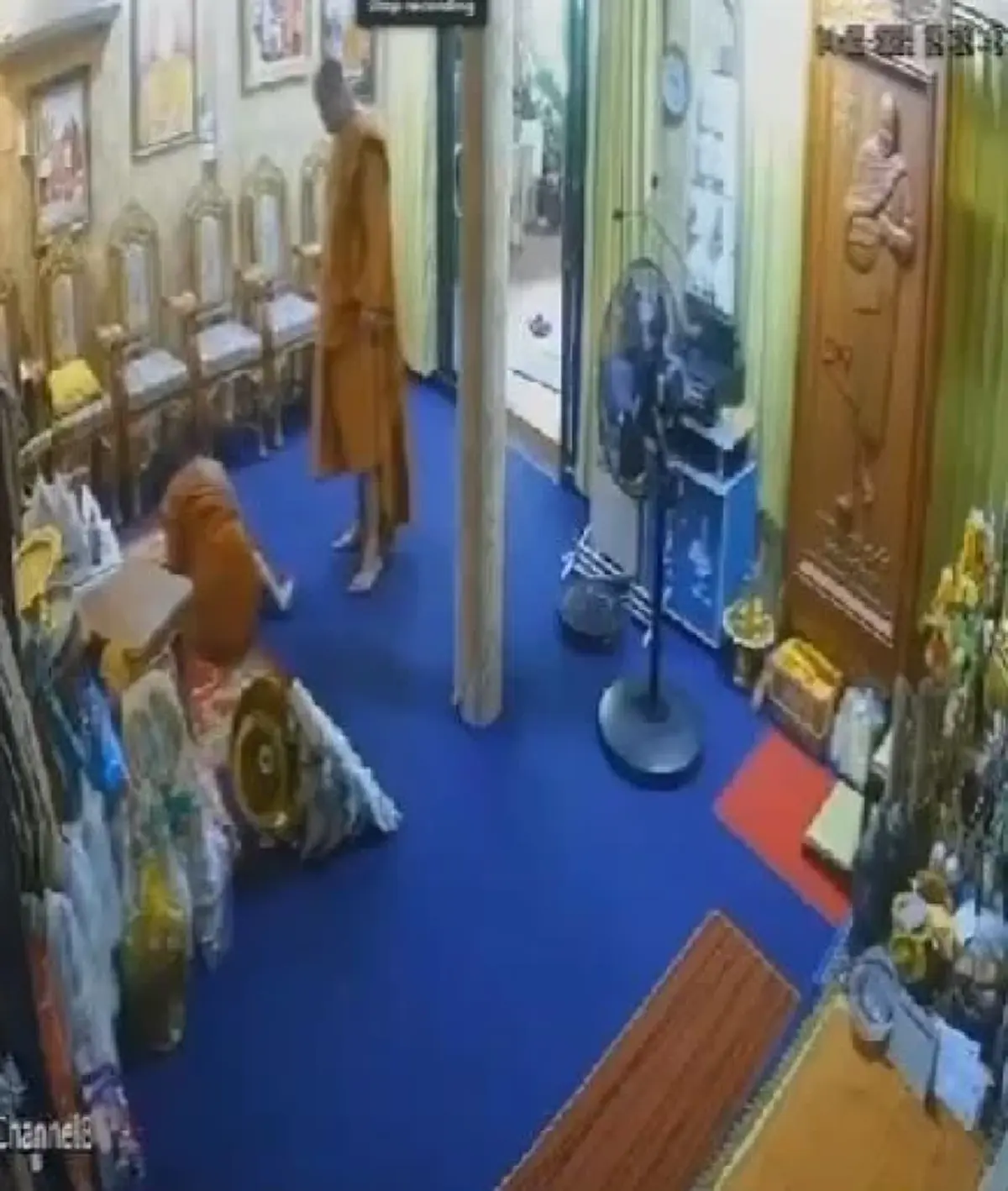 พระบวชใหม่ เห็นรุ่นพี่ฉันน้ำท่อม ไปขอย้ายวัดโดนเจ้าอาวาสยำเละ