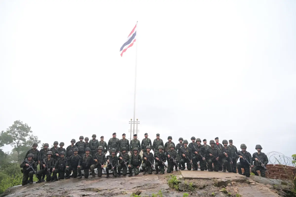 เปิดคลิป แม่ทัพภาค2 นำเหล่าทหารกล้าร้องเพลงชาติไทย ณ ยอดภูมะเขือ