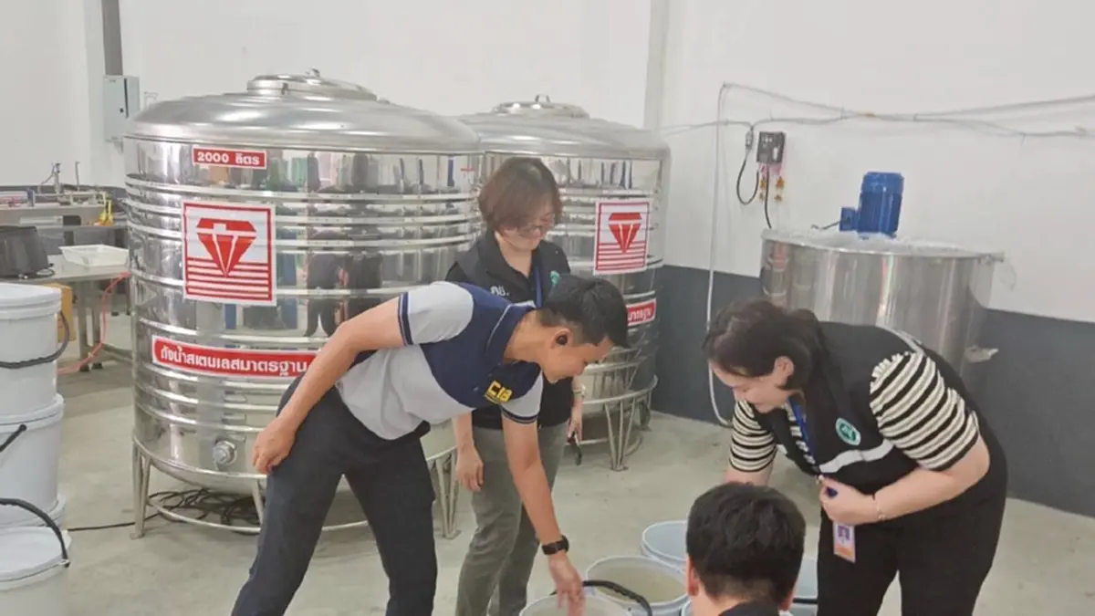 ทลายโรงงานยาแก้ไอปลอมรายใหญ่ ยึด 1.7 แสนขวด กว่า 20 ล้าน