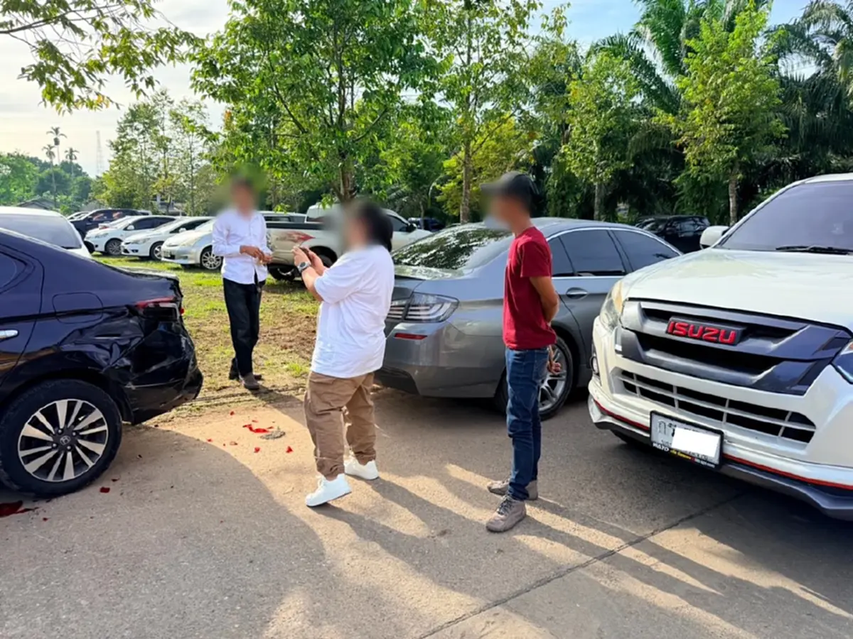 ชาวบ้านฮือฮา รถชนกลางงานบุญเดือนสิบ เลขทะเบียนตรงกันเป๊ะ