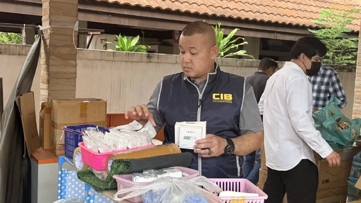 บุกทลายหูฟังปลอมพร้อมอุปกรณ์มือถือ ย่านบางพลี มูลค่ากว่า 20 ล้าน