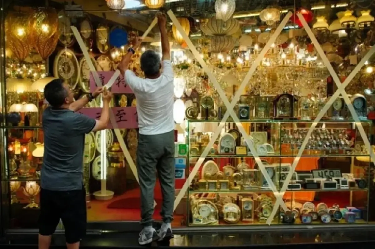 ฮ่องกง เตรียมพร้อมรับมือ ซื้อของจำเป็นเพื่อป้องกันไต้ฝุ่นรากาซา