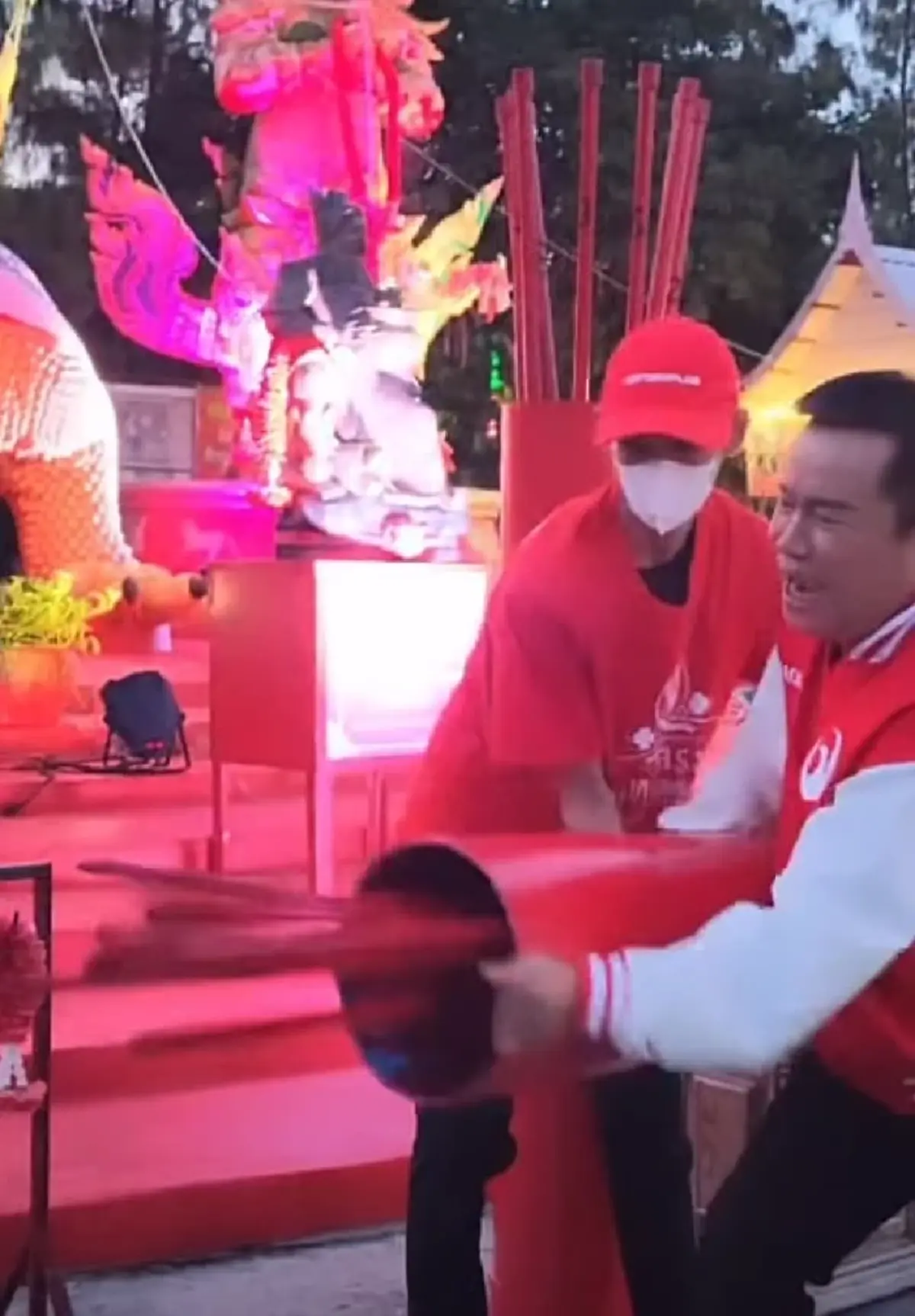 โค้งสุดท้าย มนต์สิทธิ์ เสี่ยงเซียมซียักษ์ เขย่าได้เลขสวย