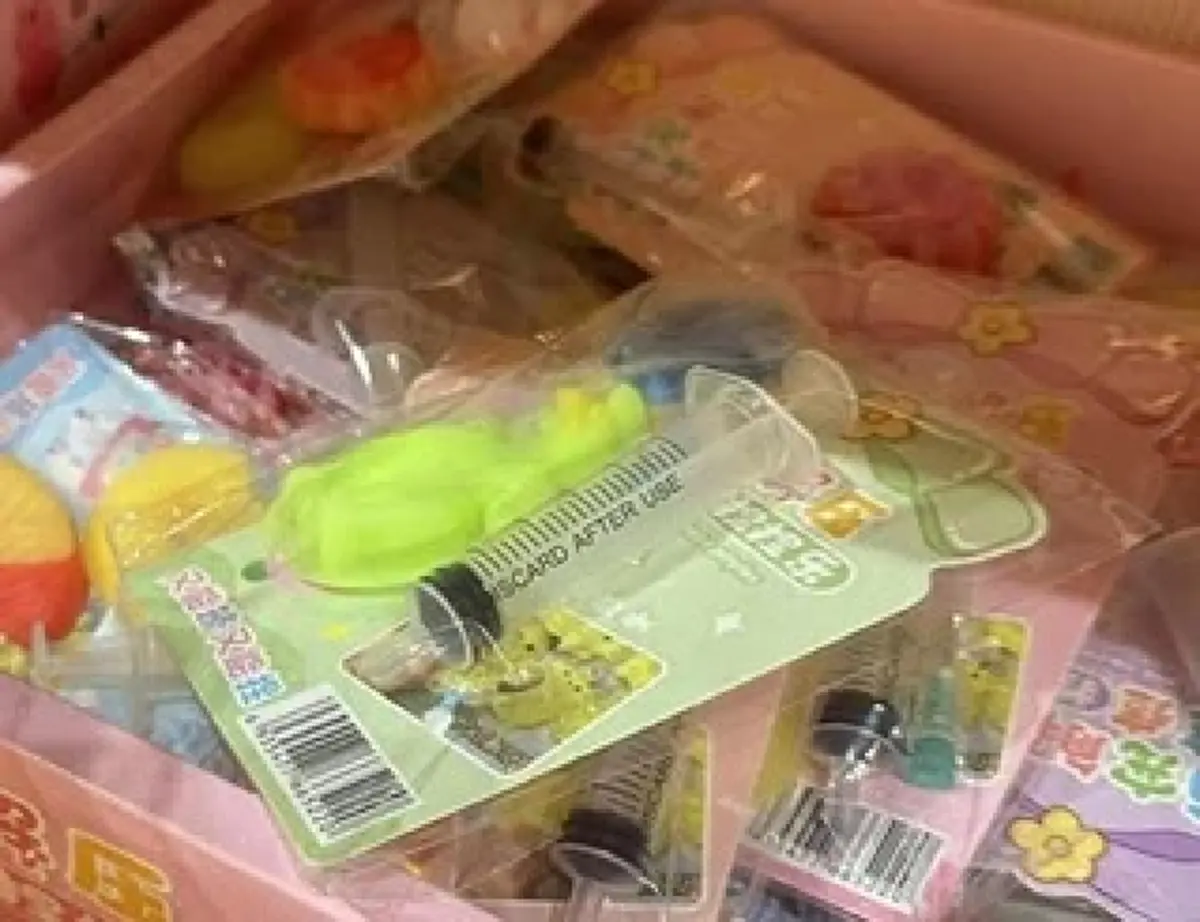 เตือนพ่อแม่ ของเล่น 10 บาท ซ่อนอันตราย ใครซื้อให้ลูก ระวังให้ดี