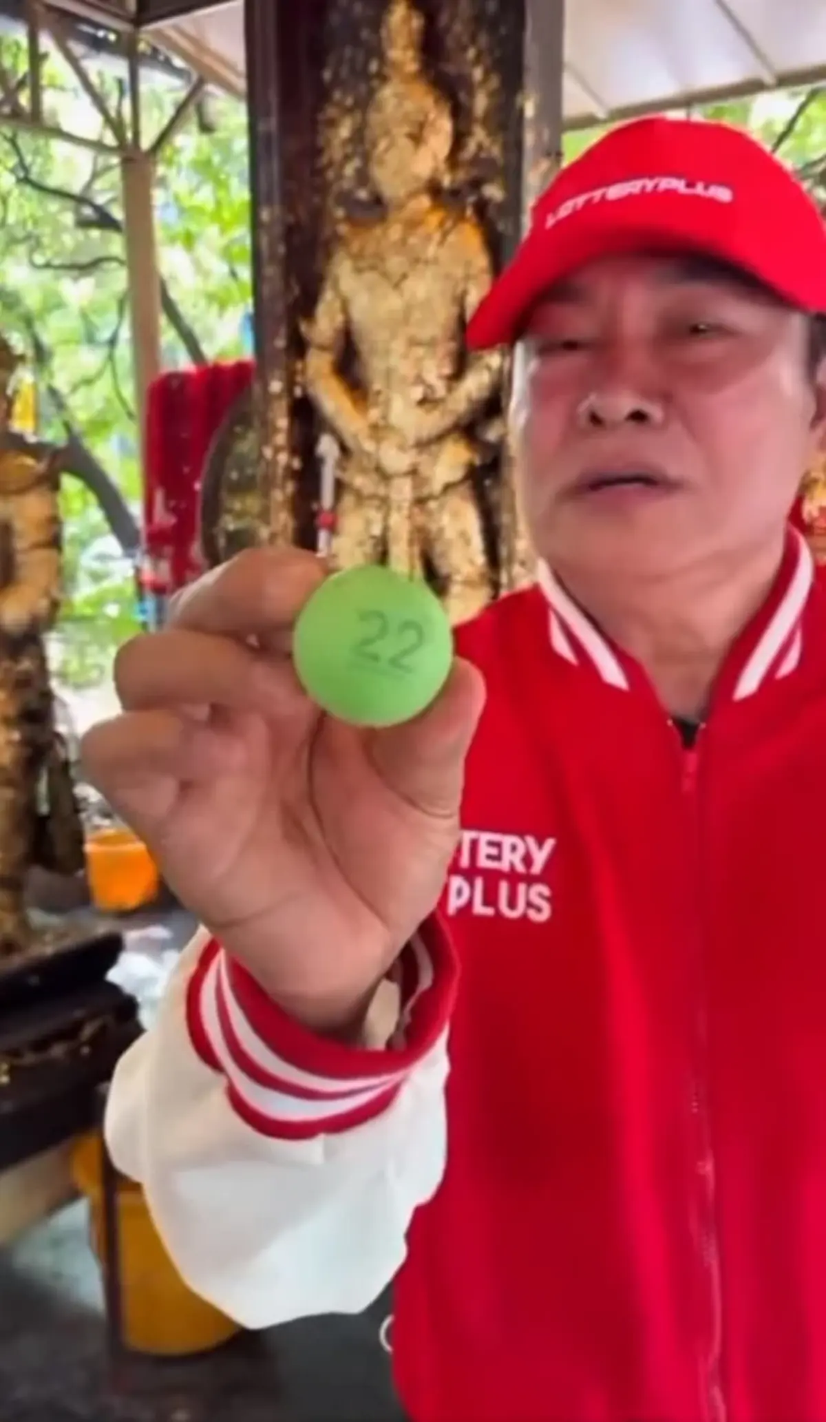 ส่อง มนต์สิทธิ์ คำสร้อย ล้วงไหปิงปองวัดหัวลำโพง หยิบได้เลขสวย