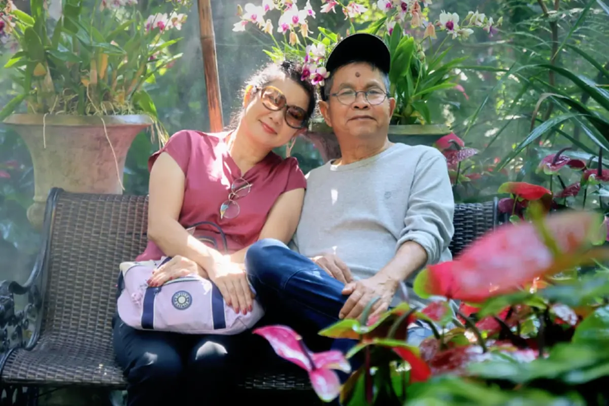 "ปู กนกวรรณ" ภรรยา "เด๋อ ดอกสะเดา" เคลื่อนไหวครั้งแรก หลังสามีป่วย