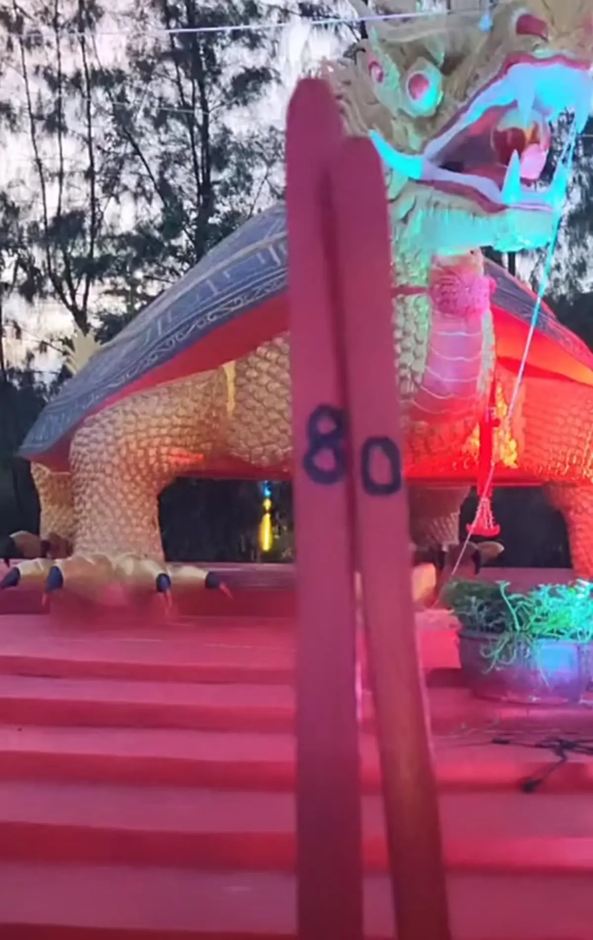 โค้งสุดท้าย มนต์สิทธิ์ เสี่ยงเซียมซียักษ์ เขย่าได้เลขสวย