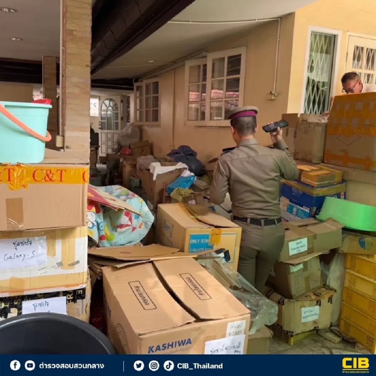 CIB ยึดของกลางหมื่นชิ้น 20 ล้าน หูฟังปลอม-อุปกรณ์ชาร์จโทรศัพท์