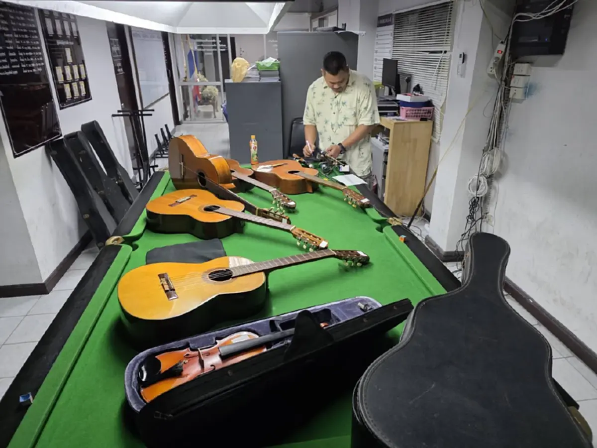 จับได้แล้วโจรยกเค้าบ้าน แน็ก ชาลี ยึดของกลางคืนได้เพียบ