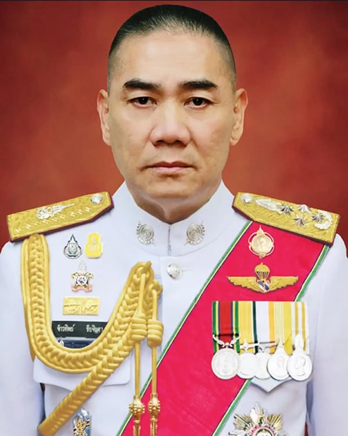โปรดเกล้าฯ พล.ต.อ.จักรทิพย์ พ้นหน้าที่ นายตำรวจราชองครักษ์พิเศษ