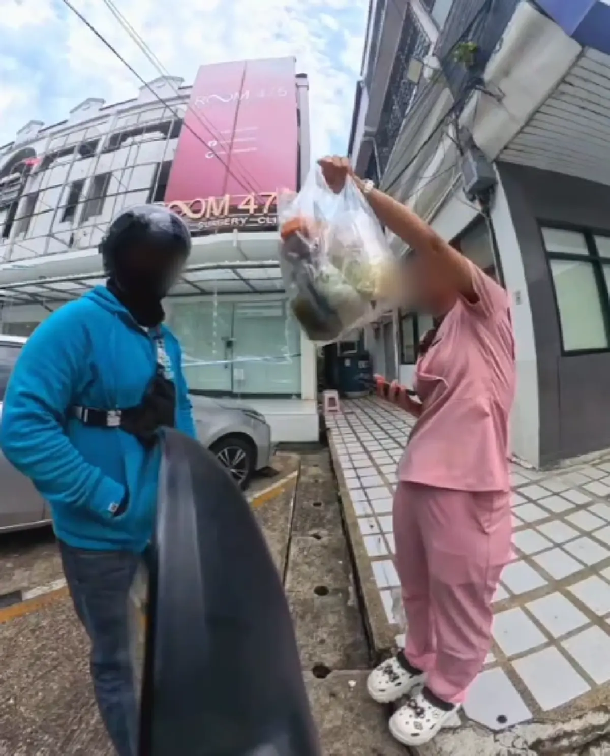 หนุ่มไรเดอร์ ไปส่งออเดอร์ บังเอิญเจอแฟนเก่า ตอนจบซึ้งน้ำตาไหล