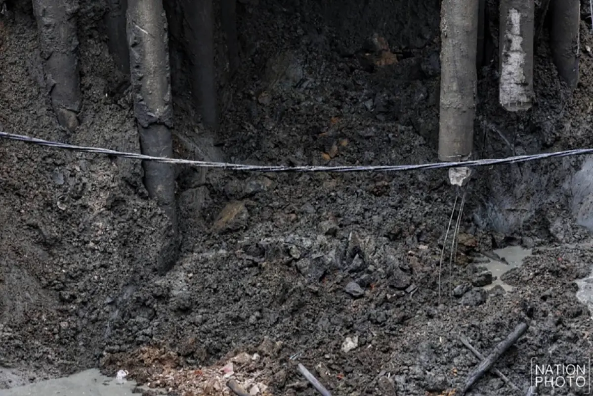 จุดอันตรายที่สุดหลังถนนทรุด สั่งด่วนห้ามเข้าใกล้รัศมี 100 เมตร