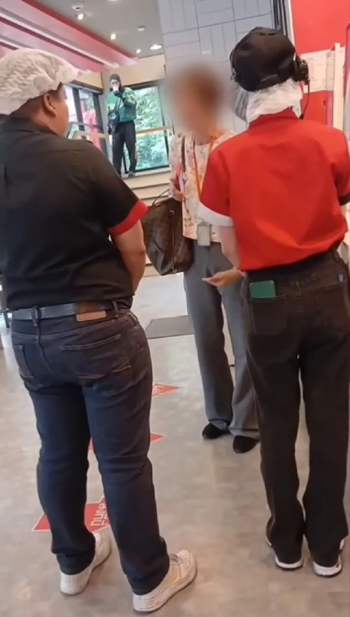 ลูกค้าฉุน พนักงานขอตรวจสลิป หลังสแกนแต่เงินไม่เข้าบัญชี