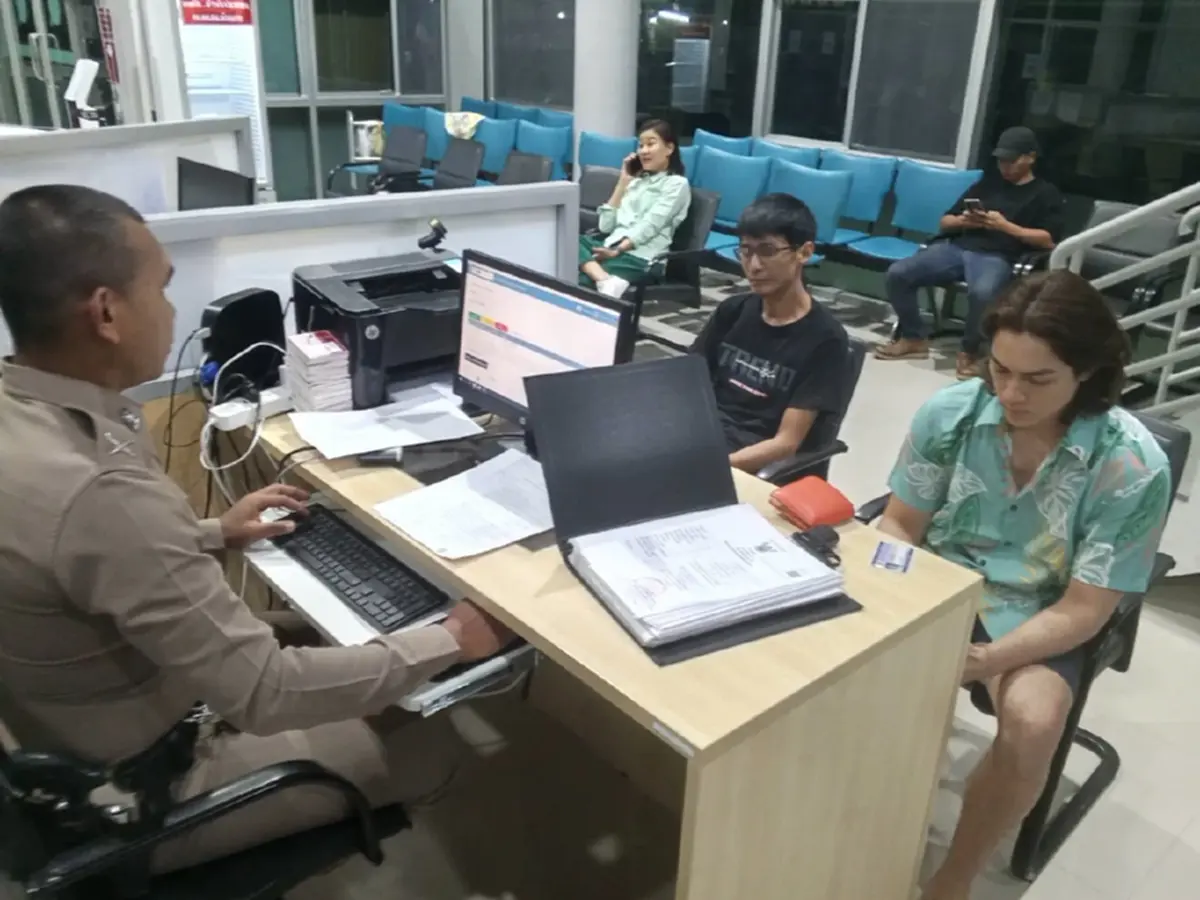 จับได้แล้วโจรยกเค้าบ้าน แน็ก ชาลี ยึดของกลางคืนได้เพียบ