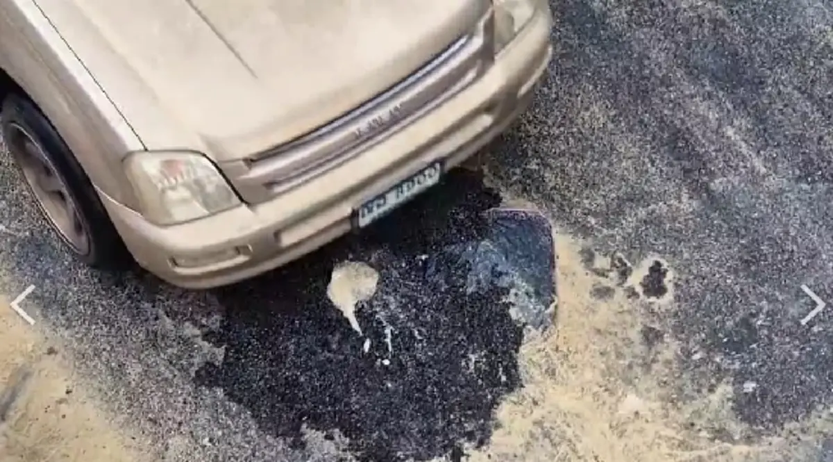 โคลนผุดใต้พื้นถนนหวั่นพื้นทรุดตัว บริเวณหัวถนนสมเด็จพระเจ้าตากสิน