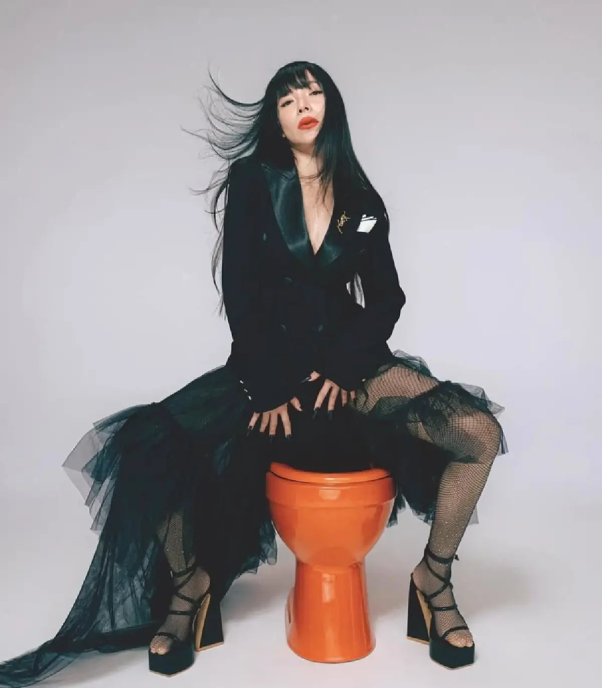 ผิดหรอ "ต้นหอม" ฟาดแรง เจอดราม่า หลังลุกเต้นในงานคอนเสิร์ต